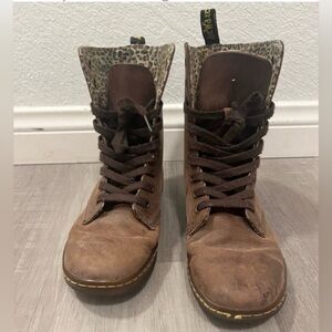 Dr. Martens Stratford Distressed Brown
Leather/Cheetah Print Lined Boots- 6 -GUC